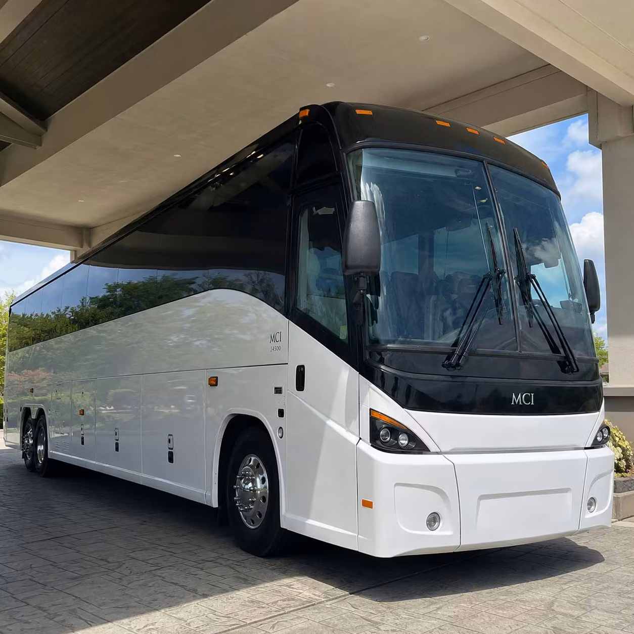 daily commuter shuttle services for grand rapids employers